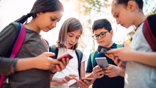Lawmakers Introduce Bipartisan Bill to Prohibit Student Cellphone Use in Pennsylvania Schools